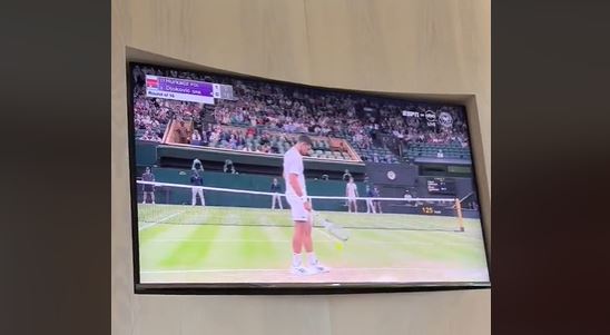 "TATA, TATA" Beba postala hit na društvenim mrežama: Vidjela Novaka Đokovića na televiziji, pa neprestano dozivala svog oca (VIDEO)