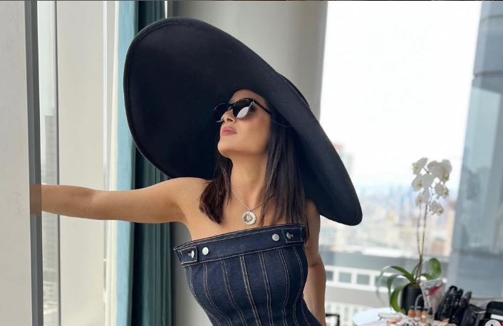 KOMENTARI "PLJUŠTALI" Salma Hajek ponovo oduševila: Objavila sliku iz saune (FOTO)