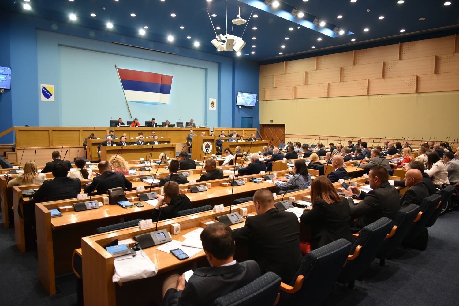 Obezbjeđenje udaljilo Vukanovića i Vučinića sa sjednice Narodne skupštine Republike Srpske