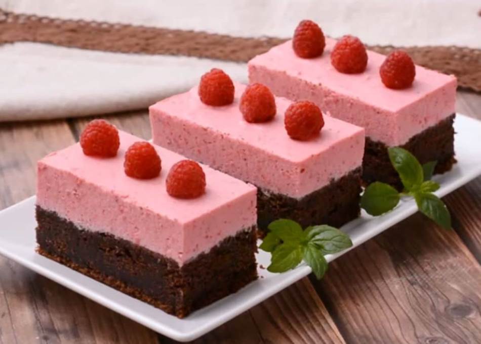 ČOKO MALINA TORTA Kora koja se topi u ustima i neodoljivi voćni mus su savršena ljetna kombinacija