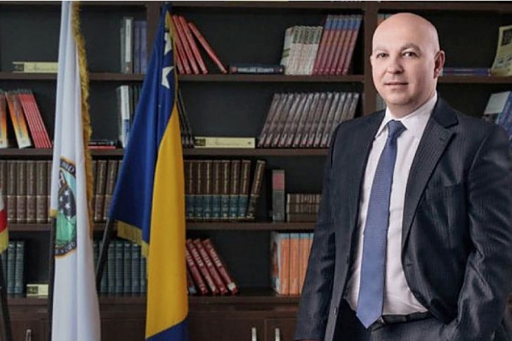 POTVRĐENA OPTUŽNICA PROTIV OSNIVAČA AMERIČKOG UNIVERZITETA BIH Prcića terete da je studente prevario za desetine hiljada KM