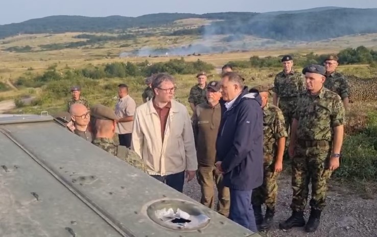 Dodik i Vučić prisustvovali pokaznom gađanju na Pasuljanskim livadama (FOTO/VIDEO)