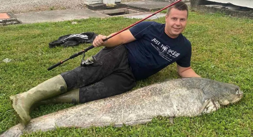 REKORD KOJI ĆE TEŠKO OBORITI Srpčanin ulovio grdosiju tešku skoro 40 kilograma