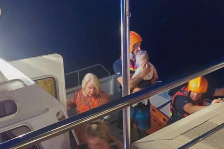 Evakuisana desetomjesečna beba sa kruzera u blizini crnogorske obale (FOTO)