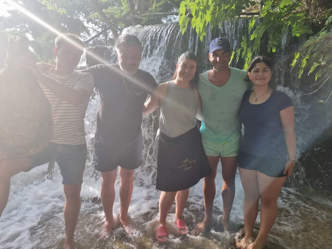 MNOGI GA NISU PREPOZNALI NA PRVU! Federer ljetuje na Jadranu (FOTO)