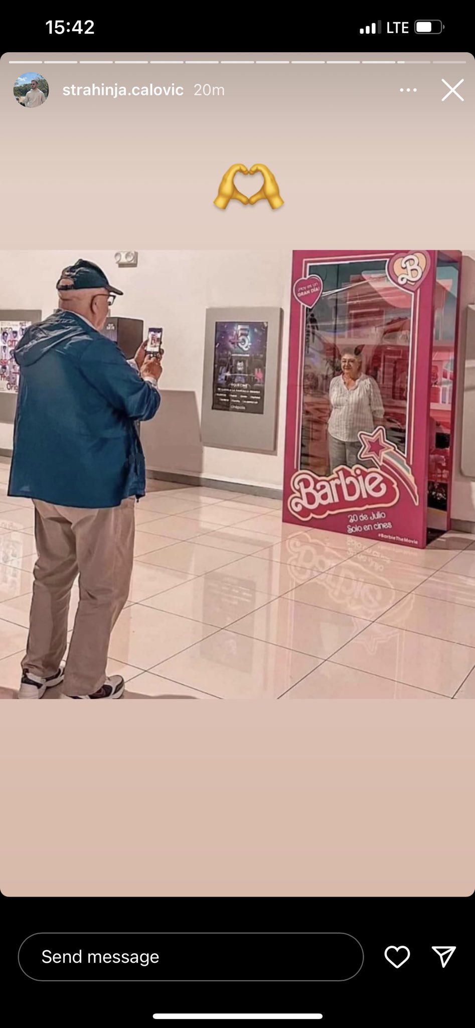 ONA JE NJEGOVA BARBIKA! Presimpatična fotogafija starijeg para preplavila internet