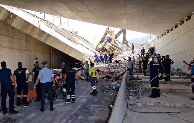 Srušio se dio mosta u Grčkoj: Traga se za nestalima, ima i žrtava (VIDEO)