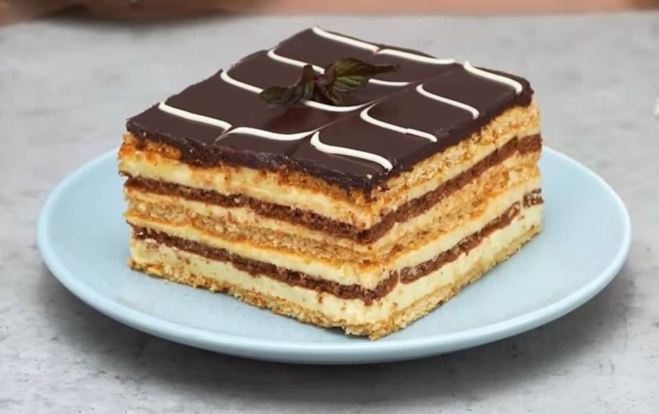 KEKS TORTA SA PUDINGOM Podsjeća na čuvene mađarice, a brže i lakše se pravi