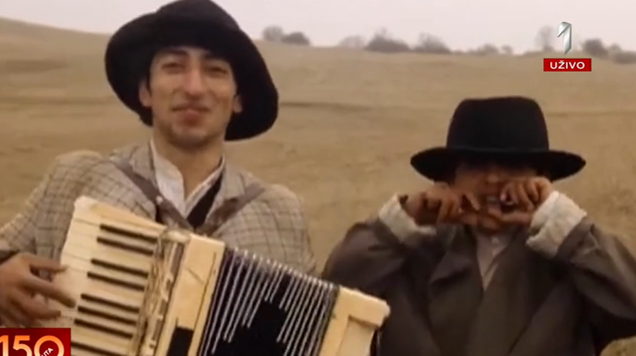 Sjećete li se malog muzičara iz filma "Ko to tamo peva"? Pogledajte čime se bavi, velike su šanse da ga sretnete (FOTO/VIDEO)