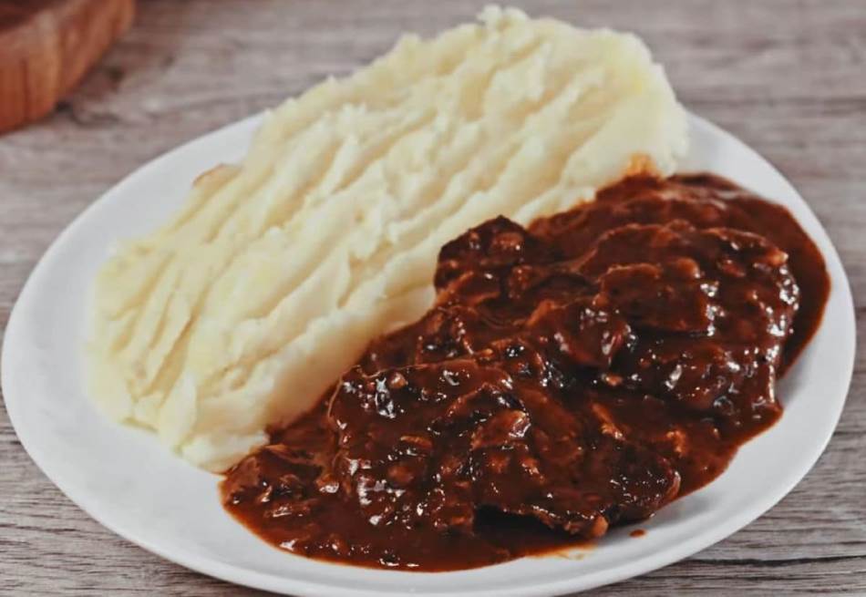 JEDINSTVENE LOVAČKE ŠNICLE SA SLANINOM Meso toliko mekano da se siječe viljuškom