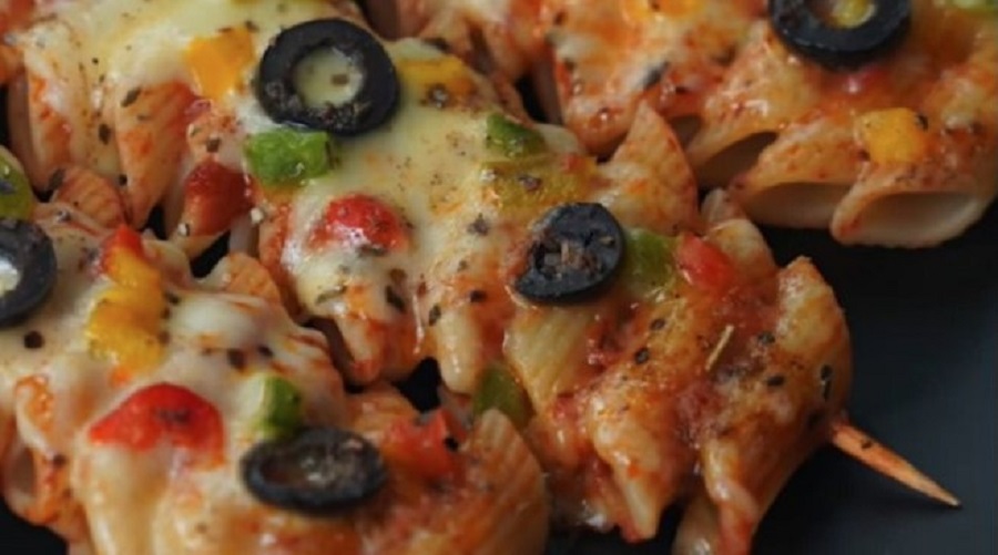 MAKARONI NA ŠTAPIĆU Tjestenina koja okusom podsjeća na pizzu