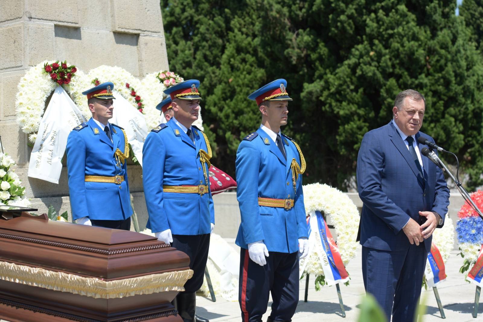 ISPRATILI SMO SRPSKOG JUNAKA, DJEDA ĐORĐA Dodik se emotivnim riječima oprostio od legendarnog čuvara Zejtinlika!