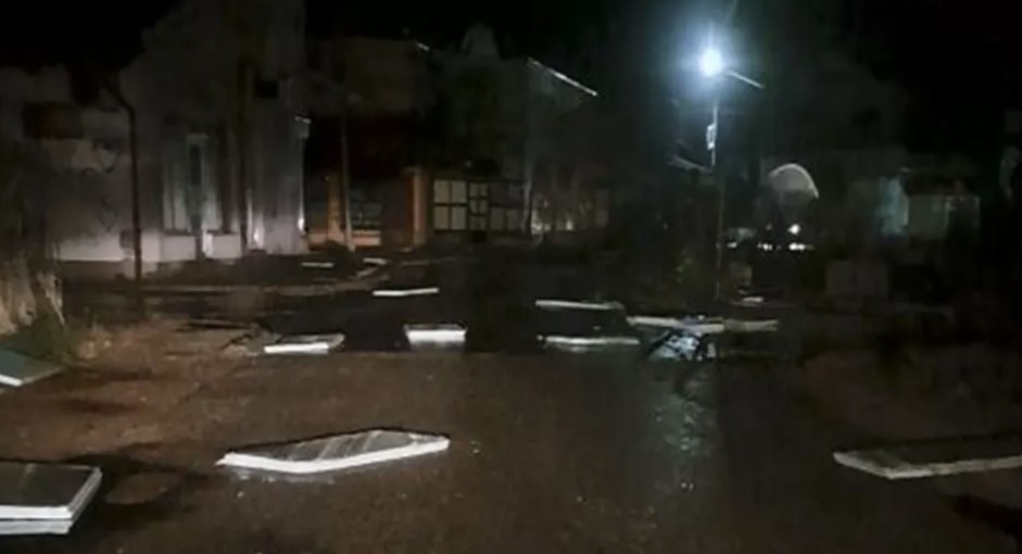 Nevrijeme obaralo stabla na put između Gradiške i Dubice