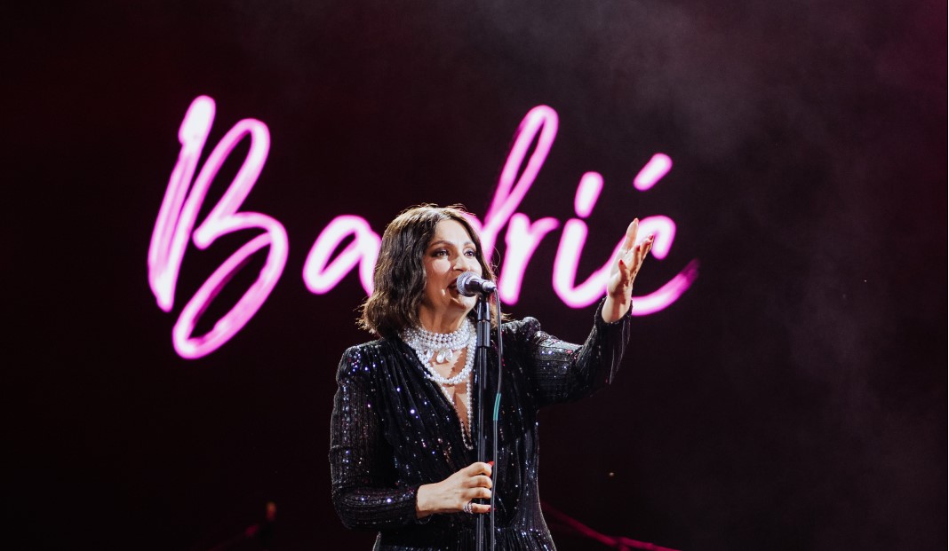 Grandiozno zatvaranje BANJA LUKA FESTA: Nina Badrić i Petar Grašo donijeli duh Mediterana i publici priredili veče za pamćenje (FOTO)