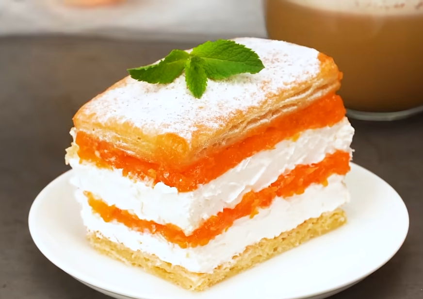 NAPOLEON TORTA SA KAJSIJAMA Hrskava kora i savršene kreme: Parče više će se sigurno tražiti!