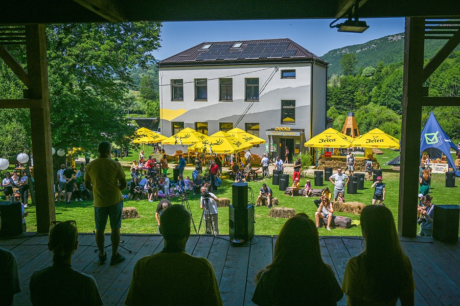 POČEO PECKA OUTDOOR FESTIVAL – POF Festival porodičnog tipa, posjetioce čekaju brojni sadržaji (FOTO)