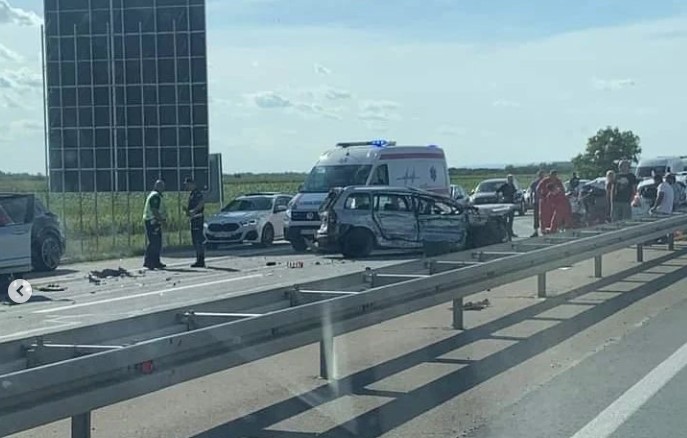 Šest osoba povrijeđeno u stravičnoj nesreći na auto-putu ka Novom Sadu (FOTO)