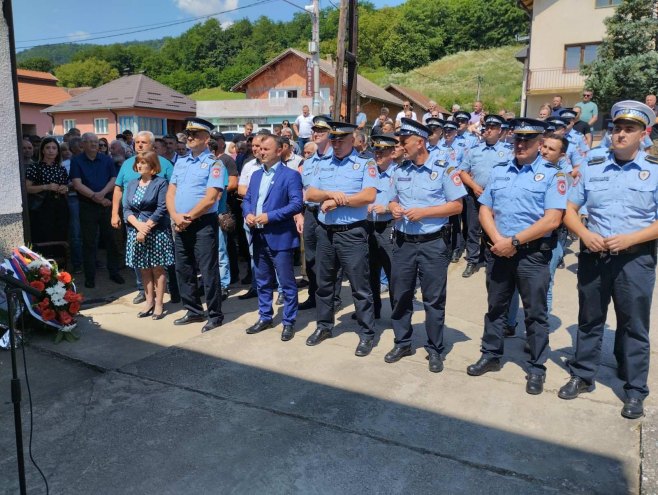 DALI ŽIVOTE ZA ZAŠTITU SRPSKOG NARODA U Skelanima postavljena spomen-ploča nastradalim policajcima (FOTO)