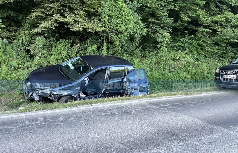 Udes kod Novog Grada, automobil sletio sa puta