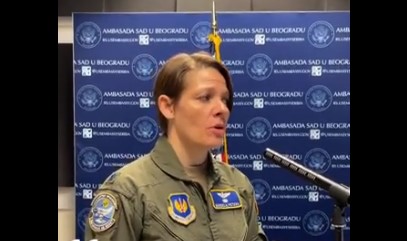 NA POSEBAN NAČIN SE ŽELJELA OPROSTITI OD SRBIJE Američki potpukovnik zapjevala Bože pravde (VIDEO)