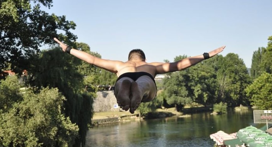 LJETO NA VRBASU Danas skokovi sa banjalučkog Gradskog mosta