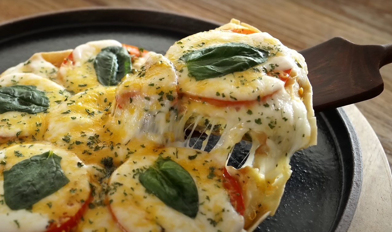 NAJLAKŠI RECEPT ZA LAŽNU PICU SA TORTILJOM Hrskava i tanka "kora" uz jedan trik sastojak 