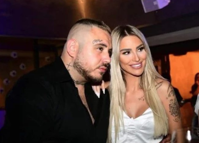 OVAKO SE TO RADI U CRIKVENICI! Car pokazao kakav je domaćin, pogledajte kako zaljubljeni par uživa! (FOTO)