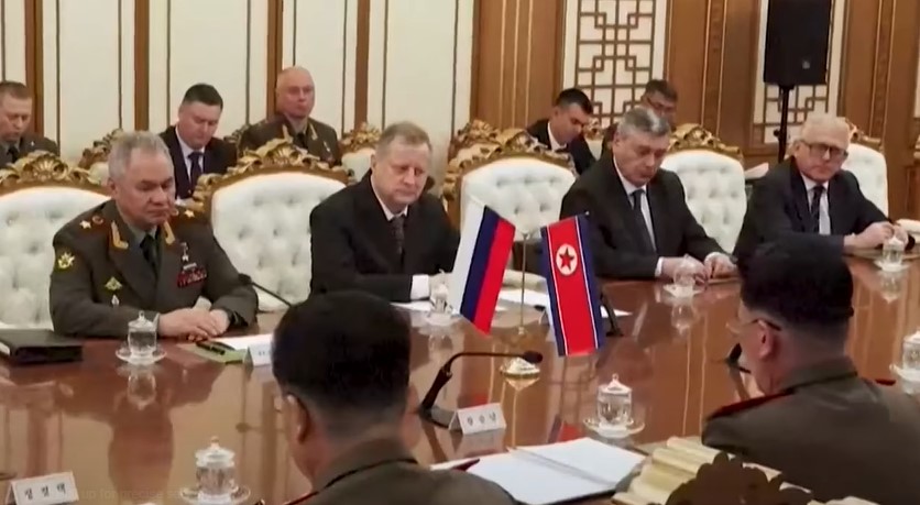 Šojgu se sastao s Jong Unom, predao mu Putinovo pismo