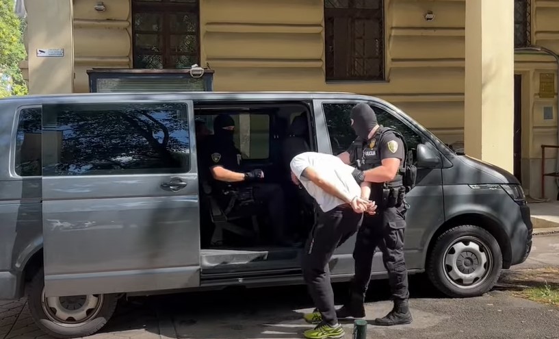 Trojica osumnjičenih koji su uhapšeni u akciji "Pub" predati u Tužilaštvo KS
