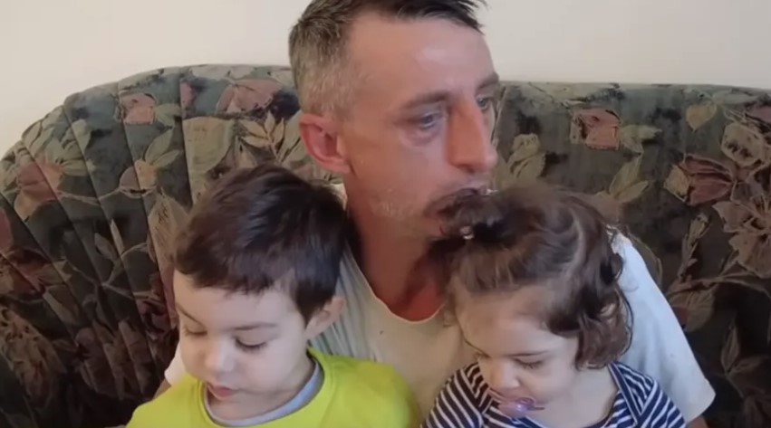 PRIČA KOJA KIDA DUŠU Samohrani otac iz Tuzle rasplakao BiH: Majke se sjete kad gledaju crtani, a kad pitaju za nju ja lažem da je otišla da radi