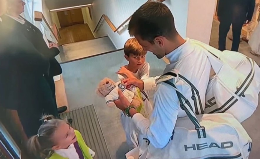 DRUGA STRANA VIMBLDONA Ovaj prizor topi srca, a Stefan i Tara su zaslužni za sve (VIDEO)