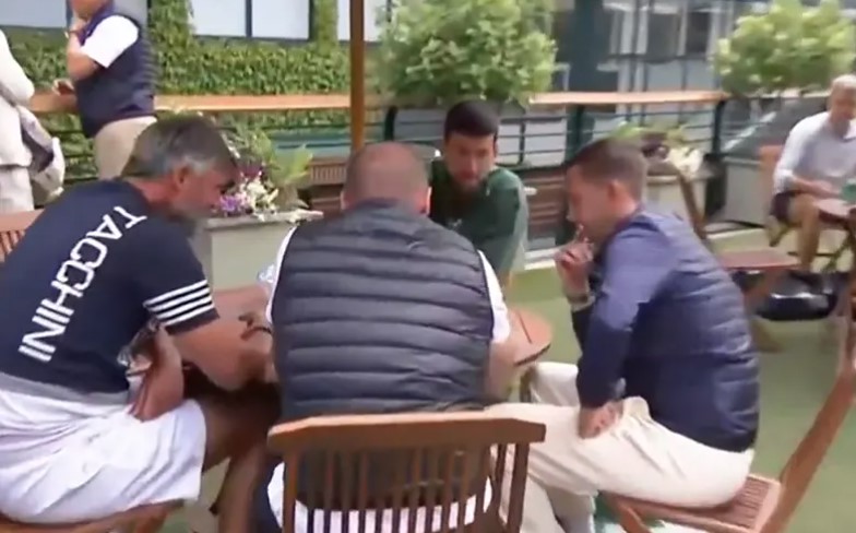 NOLE POD LUPOM MEDIJA Novinarku iznenadio Đokovićev potez pred sam meč (VIDEO)