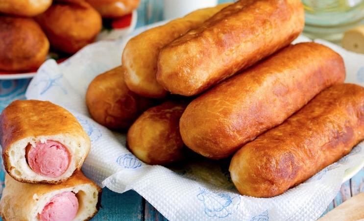 DORUČAK IZ SNOVA Piroške sa hrenovkama