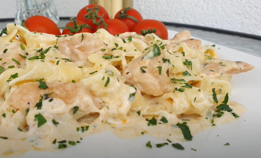 JEDNOSTAVAN RECEPT ZA PASTU SA BIJELIM MESOM Brzinski ručak od sastojaka koje ćete pronaći u svakom frižideru