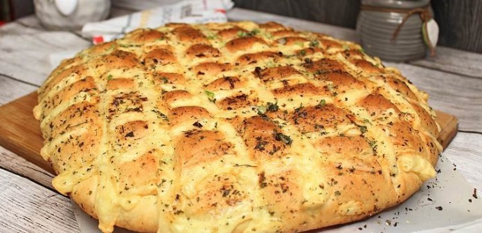 Recept dana: Hljeb sa mocarelom i bijelim lukom