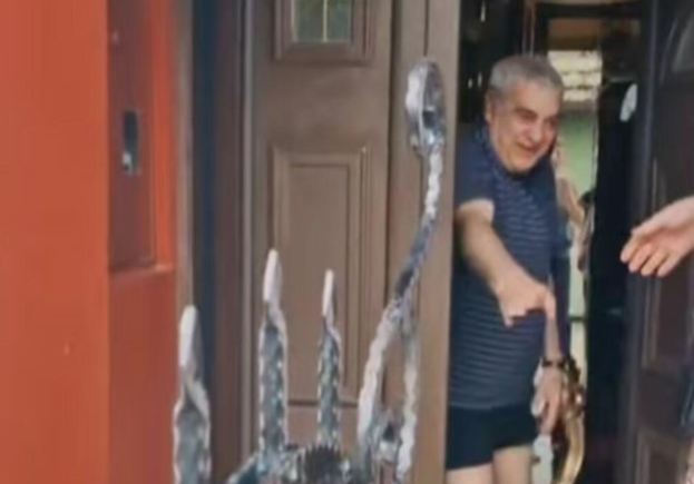 ISPLIVAO ŠOKANTAN VIDEO Ljuba Aličić goste dočekao u donjem vešu, nije očekivao posjetu