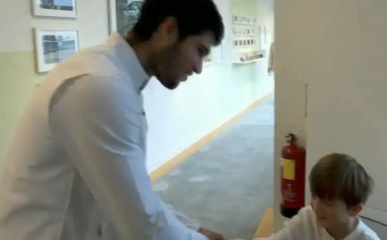 SIN NOVAKA ĐOKOVIĆA JOŠ JEDNOM ODUŠEVIO JAVNOST Mali Stefan čestitao titulu Alkarazu