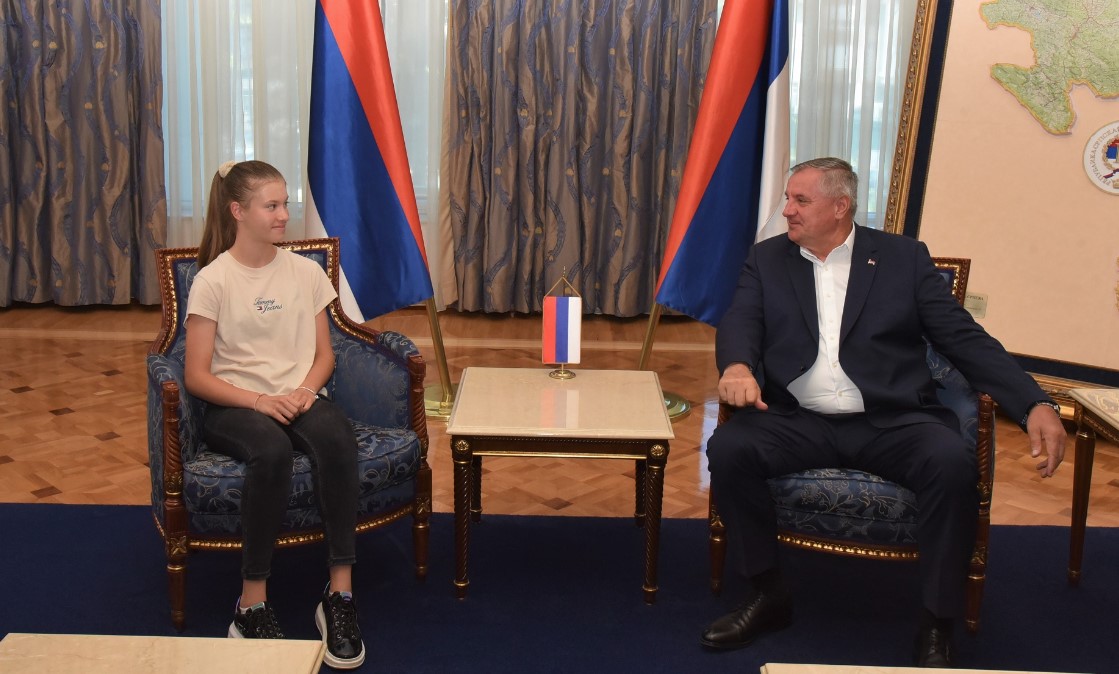 KAPA DO PODA ZA UČENICU IZ MILIĆA Višković: Sofija Savić je primjer mladog talenta koji ima potencijal da postigne velike rezultate!