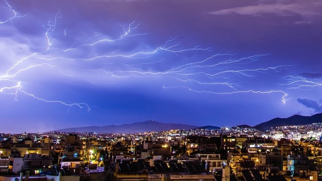 SPREMA SE NEVRIJEME? Šta znače grmljavina i oluja na Ognjenu Mariju?