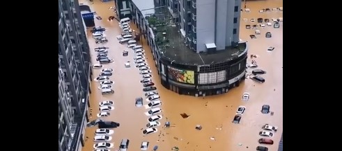 DRAMATIČNI SNIMCI IZ KINE Automobili plutaju poplavljenim ulicama poslije naleta tajfuna