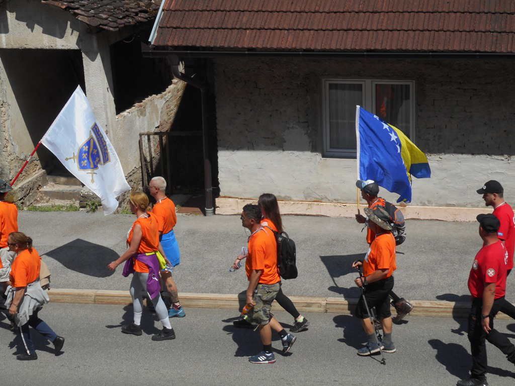 Provokacije nisu izostale: Ratne zastave tzv. Armije BiH na „Maršu mira“ (FOTO)