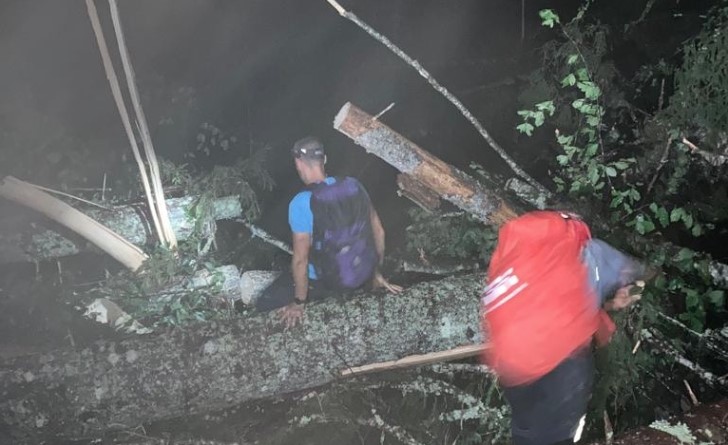 DRAMA U SLOVENIJI: 90 planinara zarobljeno u kolibi na Triglavu, među njima i slijepi ljudi (FOTO)