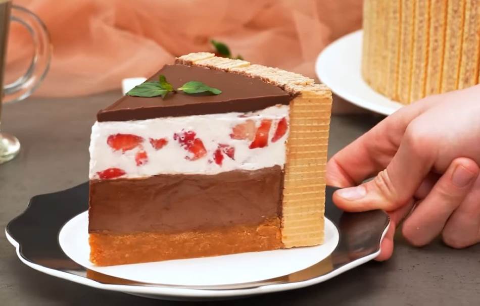 KREMASTA TORTA SA NUGATOM I JAGODAMA Najljepši slojevi za savršen ukus