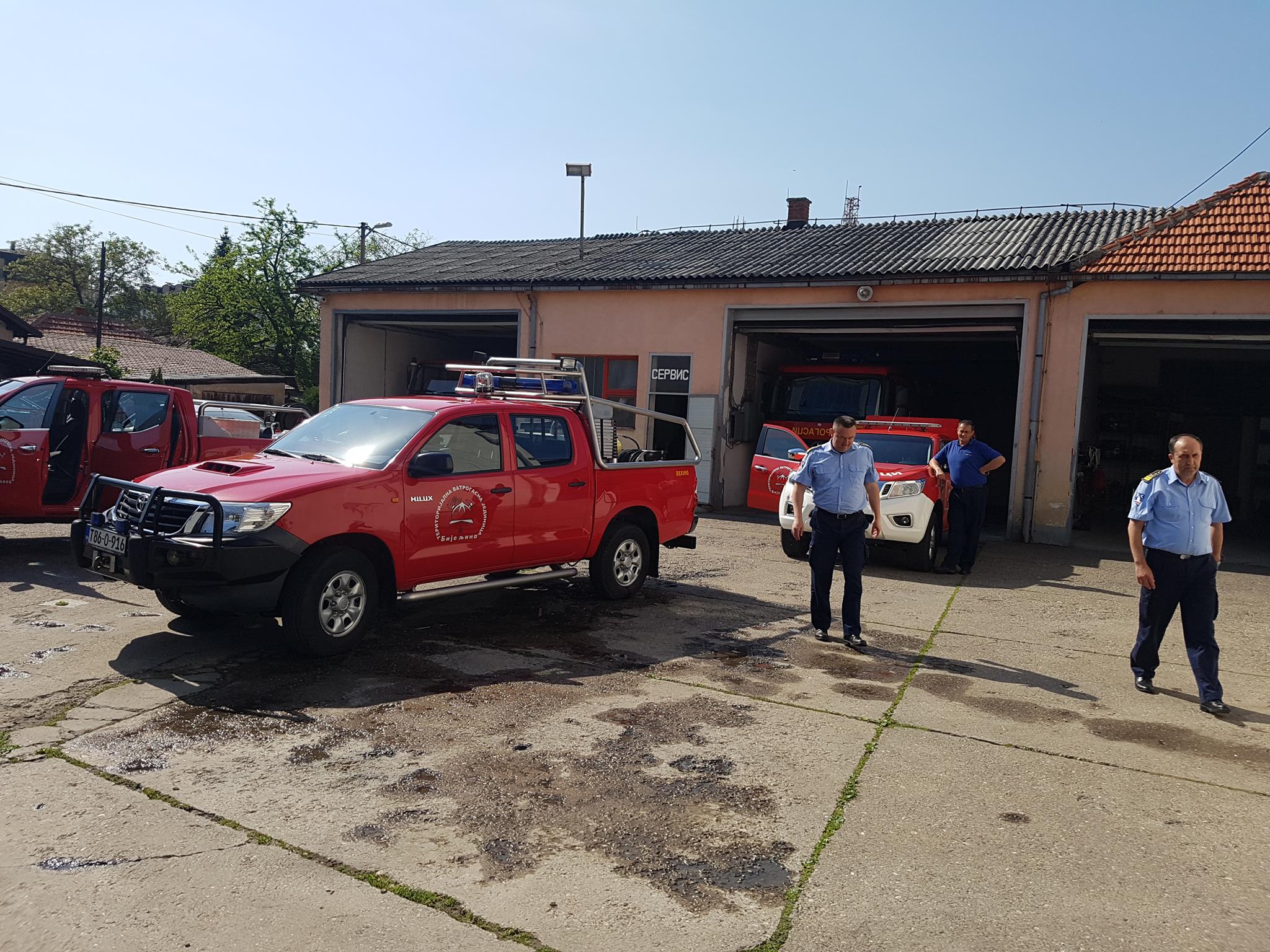 DRAMA U BIJELJINI Muškarac zapalio automobil