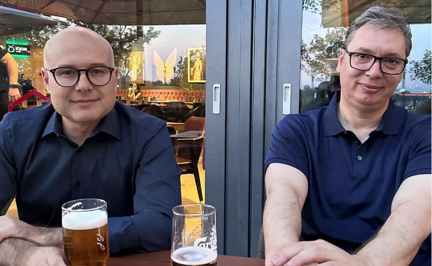 "BOLJE NEGO NA MORU" Opušteno izdanje Vučića i Vučevića: Mnogo ozbiljnih odluka pripremamo za naredne dane (FOTO)