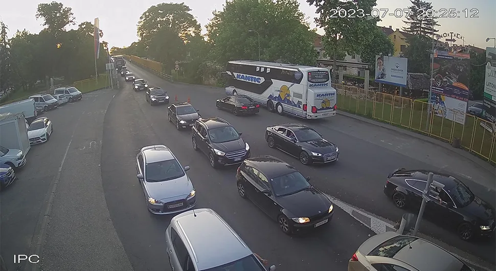 NAORUŽAJTE SE STRPLJENJEM Gužve na ovim graničnim prelazima
