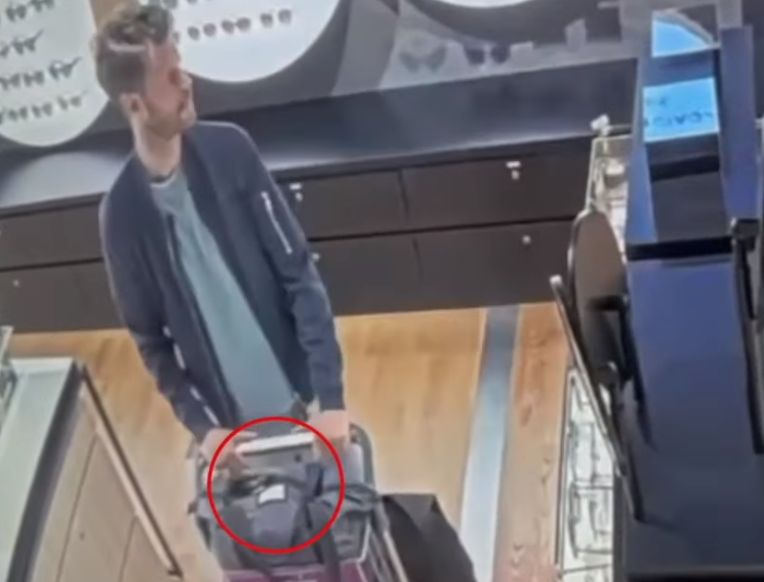 Političar uhvaćen u krađi: U džep strpao naočale vrijedne 500 KM (VIDEO)