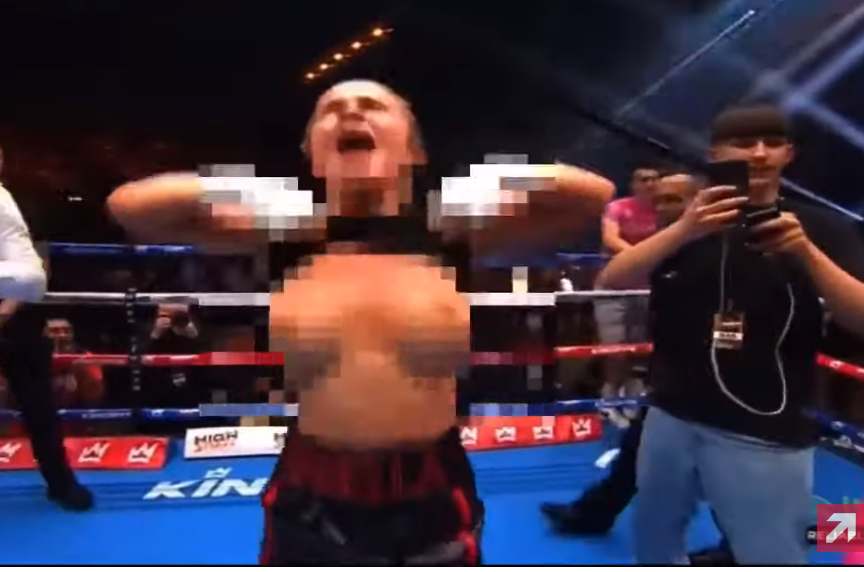 Bokserka nakon pobjede pokazala grudi (VIDEO)