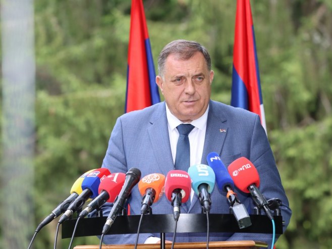 DJELOVAĆEMO U SKLADU SA USTAVOM SRPSKE Dodik: Potpisaću ukaze o zakonima u vezi sa Ustavnim sudom i visokim predstavnikom (VIDEO)