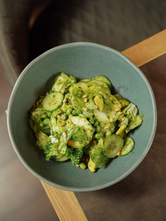 ZDRAVO I AROMATIČNO Krompir salata sa pesto sosom i gljivama je jednako ukusna kao prilog i kao obrok